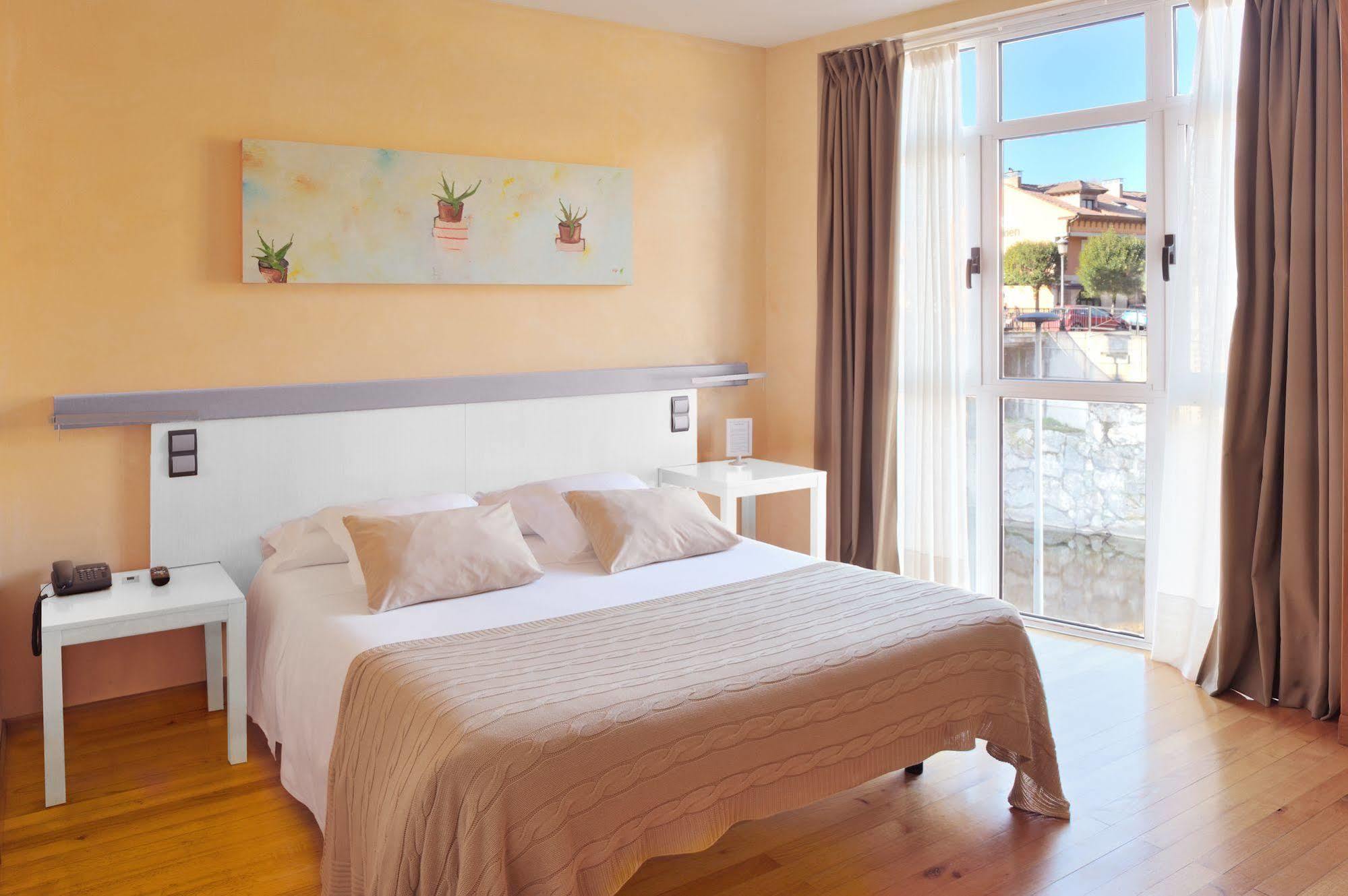 Onís Hotel Nochendi מראה חיצוני תמונה